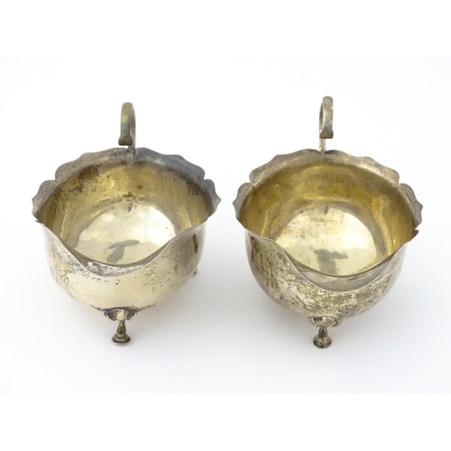 338 - A pair of silver sauce boats hallmarked Birmingham 1909, maker E S Barnsley & Co. Approx. 5 3/4