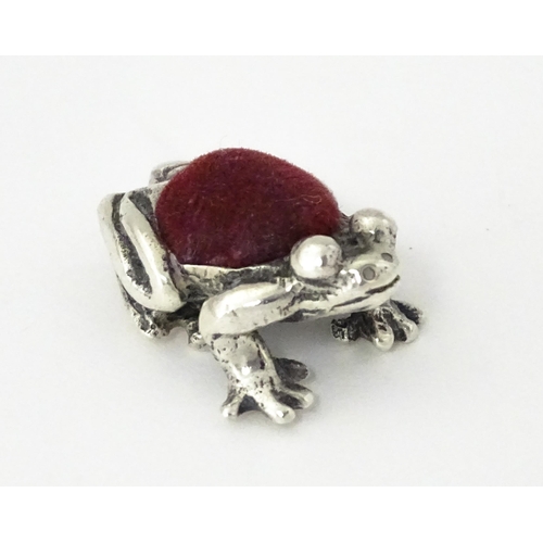 347 - A .925 silver novelty pin cushion formed as a small frog. Approx. 1