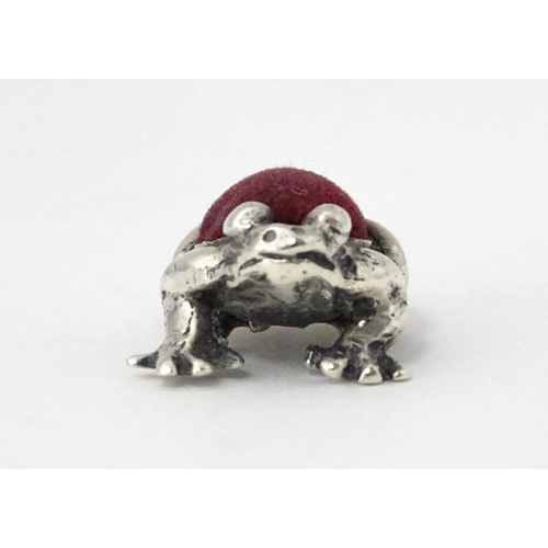 347 - A .925 silver novelty pin cushion formed as a small frog. Approx. 1