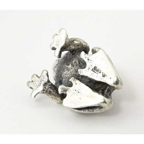 347 - A .925 silver novelty pin cushion formed as a small frog. Approx. 1