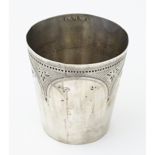 359 - A Victorian silver beaker with engraved decoration, hallmarked Birmingham 1882, maker J.B. Approx. 2... 