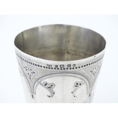 359 - A Victorian silver beaker with engraved decoration, hallmarked Birmingham 1882, maker J.B. Approx. 2... 