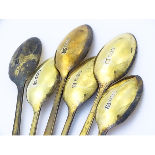 362 - A set of six commemorative / souvenir silver gilt teaspoons depicting various members of the Royal F... 