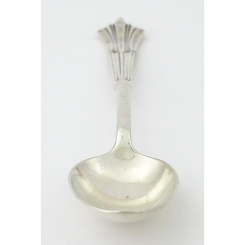 364 - A Victorian silver Albany pattern teaspoon hallmarked Sheffield 1895, maker Harrison Brothers & Hows... 