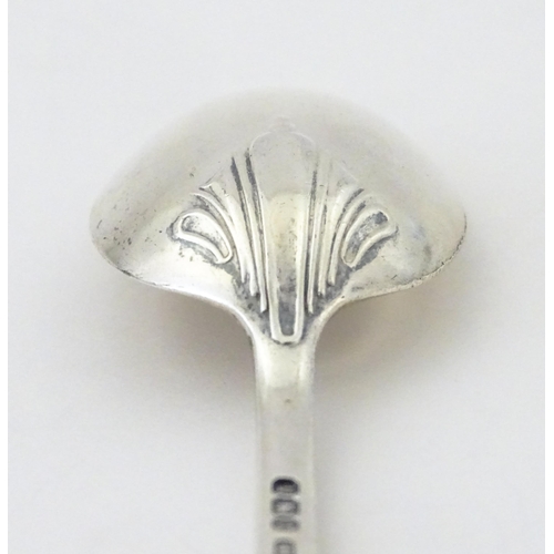 364 - A Victorian silver Albany pattern teaspoon hallmarked Sheffield 1895, maker Harrison Brothers & Hows... 