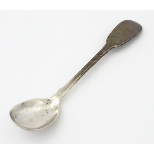 368 - A Victorian silver Fiddle pattern mustard spoon hallmarked Exeter 1839, maker Robert Williams. Appro... 