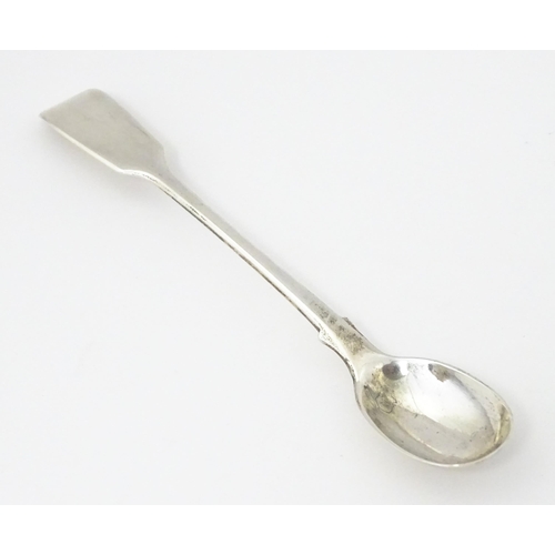 380 - A Victorian silver Fiddle pattern mustard spoon hallmarked London 1864, maker Chawner & Co. Approx. ... 