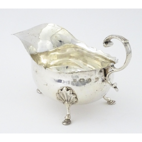 382 - A Victorian silver sauce boat hallmarked Birmingham 1893, maker George Nathan & Ridley Hayes. Approx... 