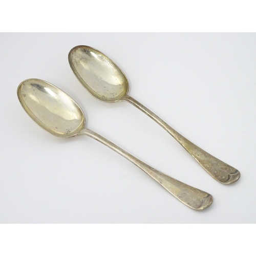 384 - A pair of George V silver Hanoverian pattern tablespoons with rat tail detail, hallmarked Sheffield ... 