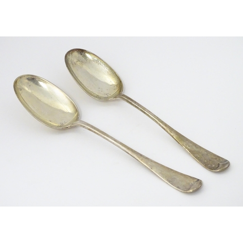 384 - A pair of George V silver Hanoverian pattern tablespoons with rat tail detail, hallmarked Sheffield ... 