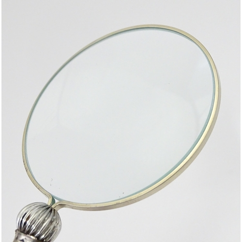 388 - A silver handled magnifying glass. Approx. 5 1/2