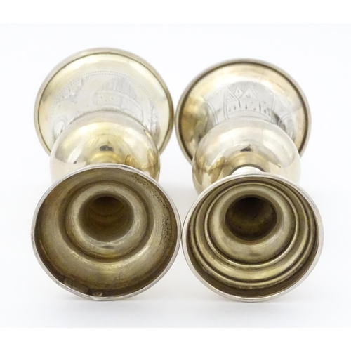 392 - Two silver kiddush cups hallmarked London 1900 / 1905, maker Rubin Koshr / Kusher. Largest approx. 5... 