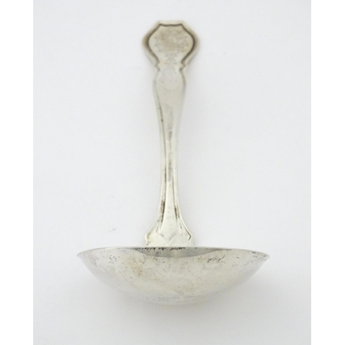 394 - An American sterling silver sauce ladle by R. Wallace & Sons. Approx. 6 3/4