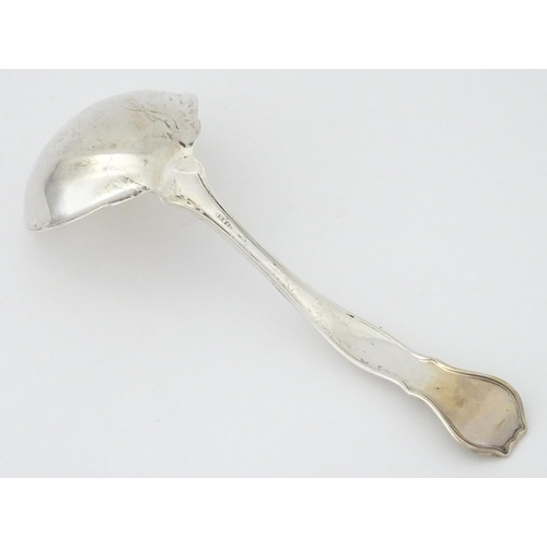 394 - An American sterling silver sauce ladle by R. Wallace & Sons. Approx. 6 3/4