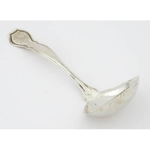 394 - An American sterling silver sauce ladle by R. Wallace & Sons. Approx. 6 3/4