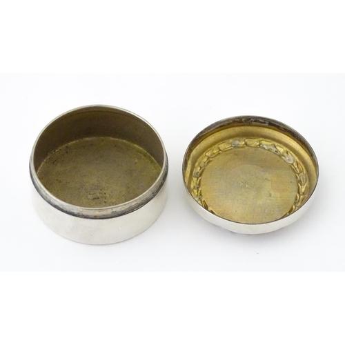 398 - A small silver pill box, hallmarked Birmingham 1917, maker Levi & Salaman. Approx. 1 1/2