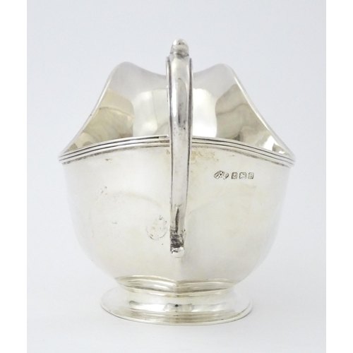 401 - An Art Deco silver sauce boat hallmarked Birmingham 1928, maker Adie Brothers Ltd. Approx. 7 1/4