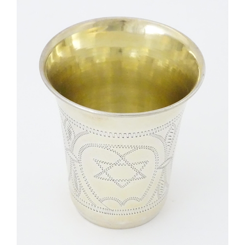 447 - A silver kiddush cup with Star of David detail, hallmarked London 1922, maker Rosenzweig, Taitelbaum... 