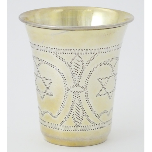 447 - A silver kiddush cup with Star of David detail, hallmarked London 1922, maker Rosenzweig, Taitelbaum... 