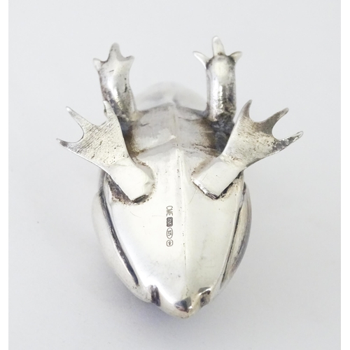 471A - A silver novelty pin cushion formed as a frog hallmarked Birmingham, maker CME Jewellery Ltd. Approx... 