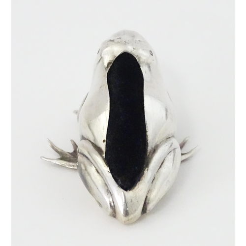 471A - A silver novelty pin cushion formed as a frog hallmarked Birmingham, maker CME Jewellery Ltd. Approx... 