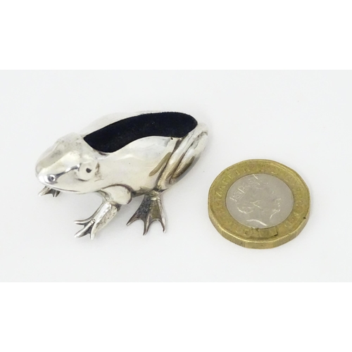 471A - A silver novelty pin cushion formed as a frog hallmarked Birmingham, maker CME Jewellery Ltd. Approx... 