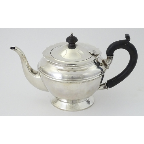 486 - A silver teapot hallmarked Birmingham 1922, maker Henry Matthews. Approx. 5