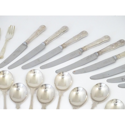 583 - A quantity of silver plate King's pattern flatware / cutlery to include knives, forks, and spoons