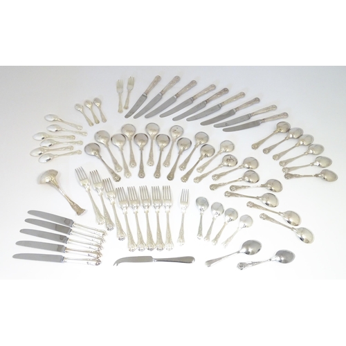 583 - A quantity of silver plate King's pattern flatware / cutlery to include knives, forks, and spoons