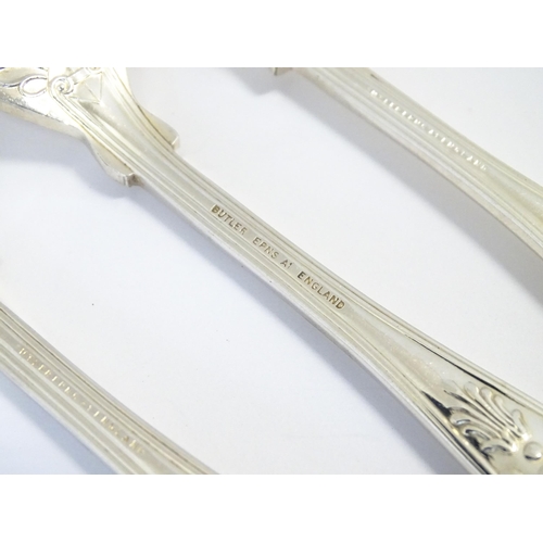 583 - A quantity of silver plate King's pattern flatware / cutlery to include knives, forks, and spoons