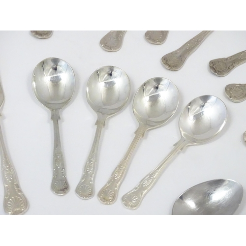 583 - A quantity of silver plate King's pattern flatware / cutlery to include knives, forks, and spoons