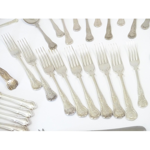 583 - A quantity of silver plate King's pattern flatware / cutlery to include knives, forks, and spoons