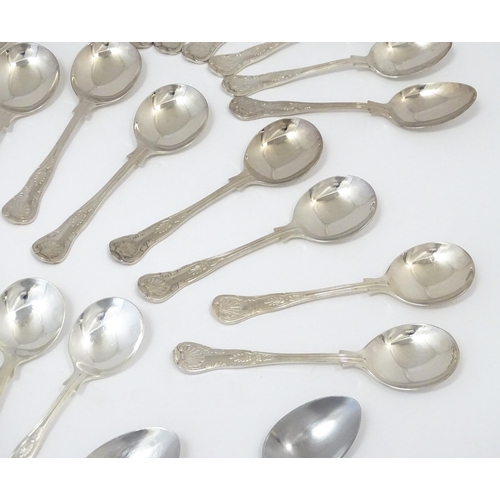 583 - A quantity of silver plate King's pattern flatware / cutlery to include knives, forks, and spoons