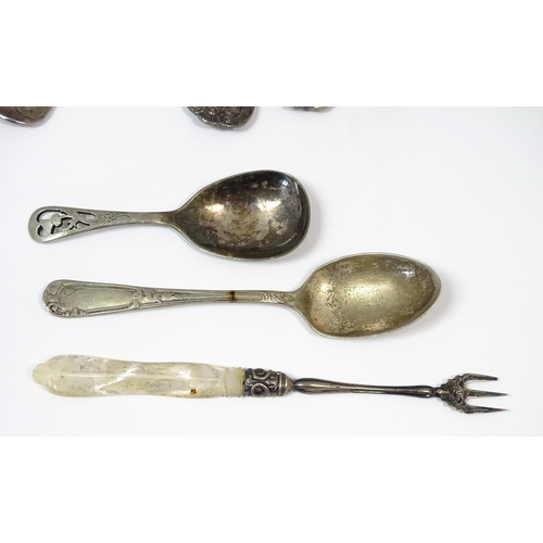 591 - A quantity of assorted silver plate flatware / cutlery to include spoons and forks