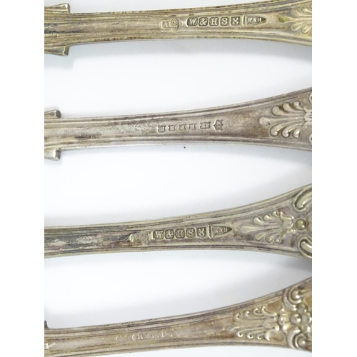 591 - A quantity of assorted silver plate flatware / cutlery to include spoons and forks