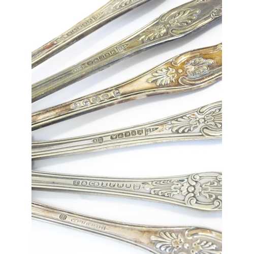 591 - A quantity of assorted silver plate flatware / cutlery to include spoons and forks