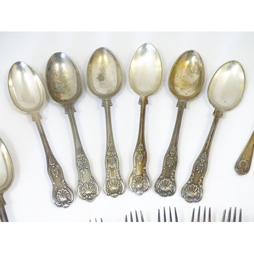 591 - A quantity of assorted silver plate flatware / cutlery to include spoons and forks