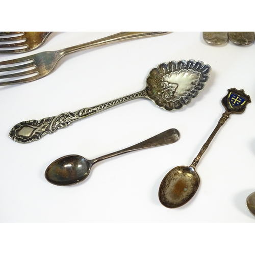 591 - A quantity of assorted silver plate flatware / cutlery to include spoons and forks