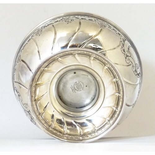 596 - A Viners silver plate pedestal punch bowl with embossed decoration. Approx. 11 1/2