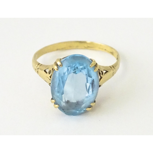 604 - A 9ct gold ring set with aquamarine. Ring size approx. N 1/2