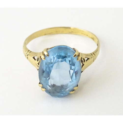 604 - A 9ct gold ring set with aquamarine. Ring size approx. N 1/2