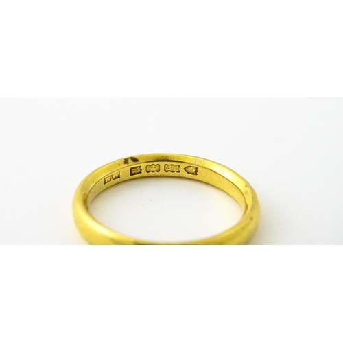 610 - A 22ct gold ring. Rings size approx. T 1/2