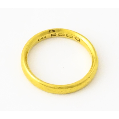 610 - A 22ct gold ring. Rings size approx. T 1/2