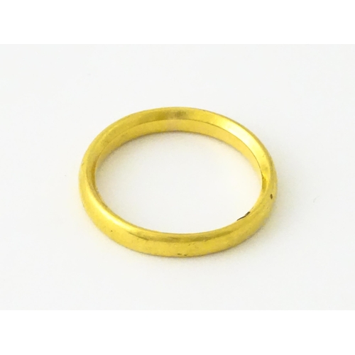 610 - A 22ct gold ring. Rings size approx. T 1/2