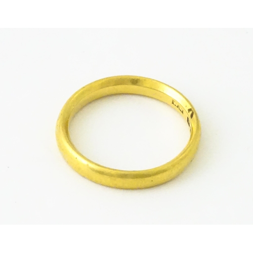 610 - A 22ct gold ring. Rings size approx. T 1/2