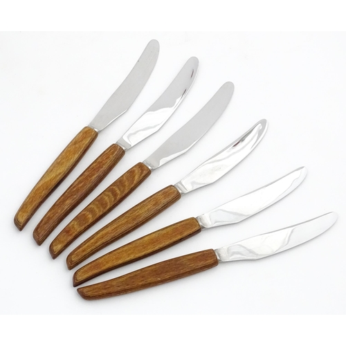 1115 - A vintage / retro Glosswood of Sheffield canteen of teak handled cutlery, comprising knives, forks a... 