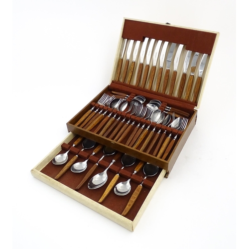 1115 - A vintage / retro Glosswood of Sheffield canteen of teak handled cutlery, comprising knives, forks a... 