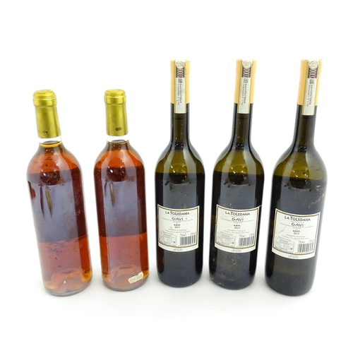 1128 - Five bottles of Italian wine, comprising two 1989 750ml bottles of I. Capitelli Recioto di Soave ros... 