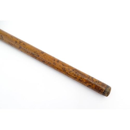 1275 - A Victorian antler handled walking stick / cane with an embossed silver plate collar. Approx. 32 1/2... 