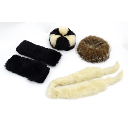 1314 - Vintage fashion / clothing: A quantity of fur and faux fur items, to include 2 hats and 3 stoles (5)